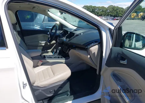 2017 Ford Escape Titanium z USA, uszkodzony, nr VIN 1FMCU9J93HUD64447